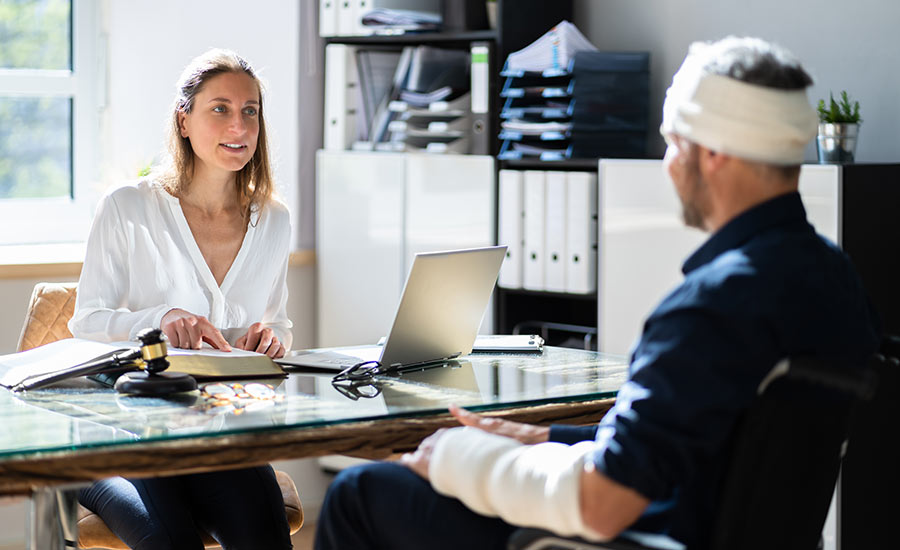 An injured worker with a female construction accident lawyer​