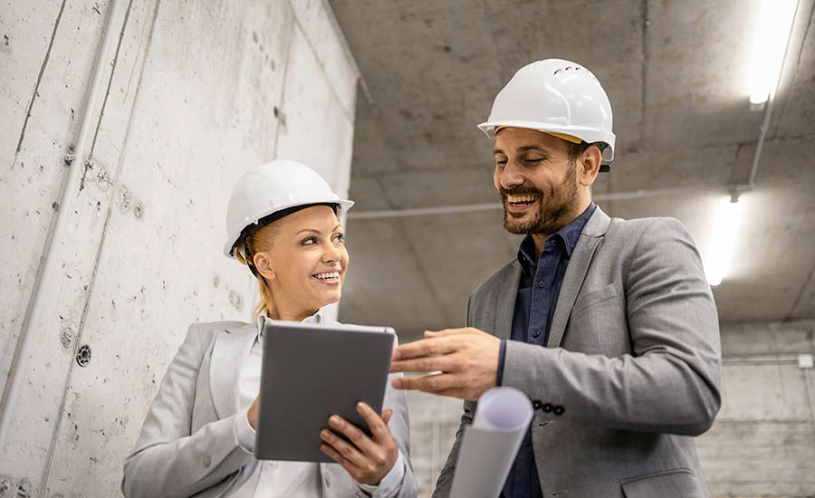 An architect and a civil engineer discussing a construction project on the site​
